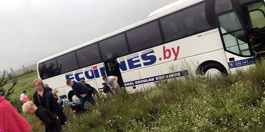 В Украине автобус Ecolines из Беларуси съехал в кювет. Комментарий перевозчика
