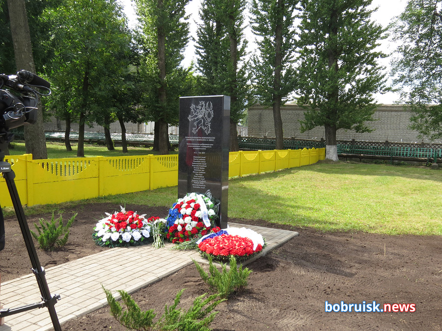 Открыли памятник на военном кладбище в Бобруйске
