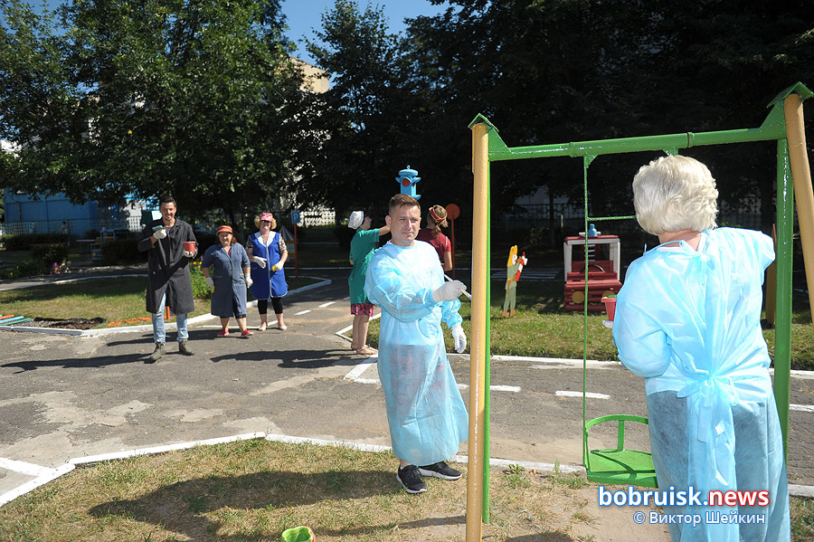 В Бобруйский детсад приехали звезды белорусской эстрады!