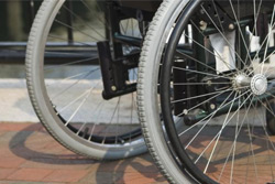 «Коммерческий на связи»: В женскую консультацию – на инвалидной коляске