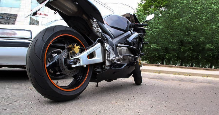 Мотоциклистов с 29 августа будут штрафовать за езду на одном колесе