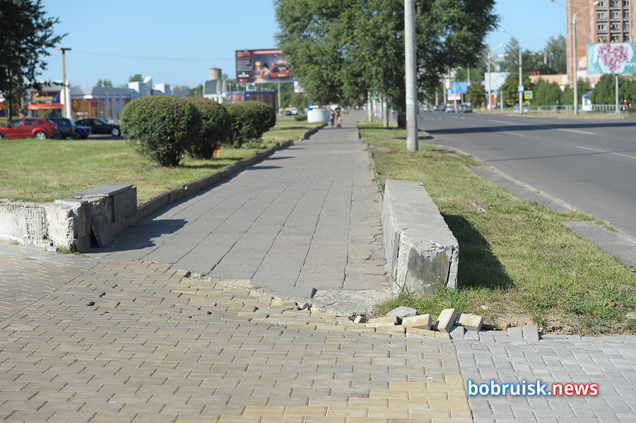 Площадка возле Дворца искусств в Бобруйске — ремонт заглох?