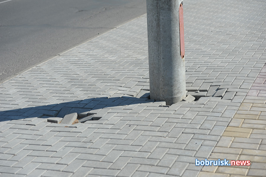 Площадка возле Дворца искусств в Бобруйске — ремонт заглох?