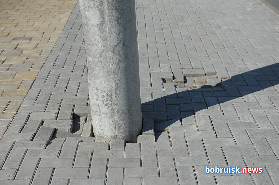 Площадка возле Дворца искусств в Бобруйске — ремонт заглох?