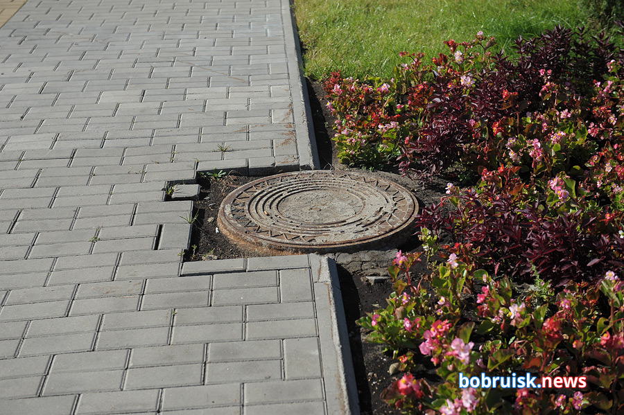 Площадка возле Дворца искусств в Бобруйске — ремонт заглох?