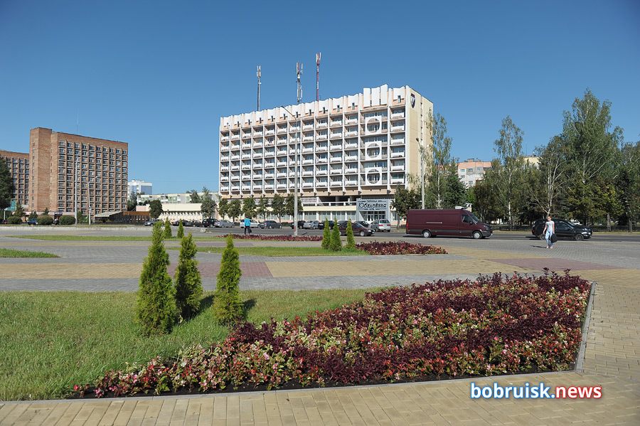 Площадка возле Дворца искусств в Бобруйске — ремонт заглох?