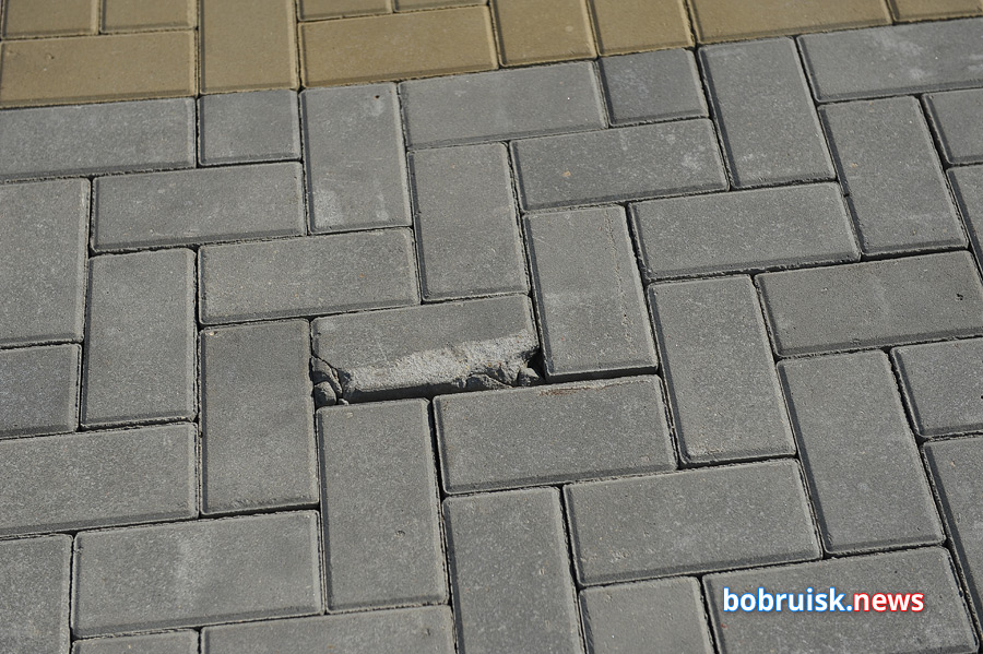 Площадка возле Дворца искусств в Бобруйске — ремонт заглох?