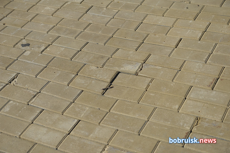 Площадка возле Дворца искусств в Бобруйске — ремонт заглох?