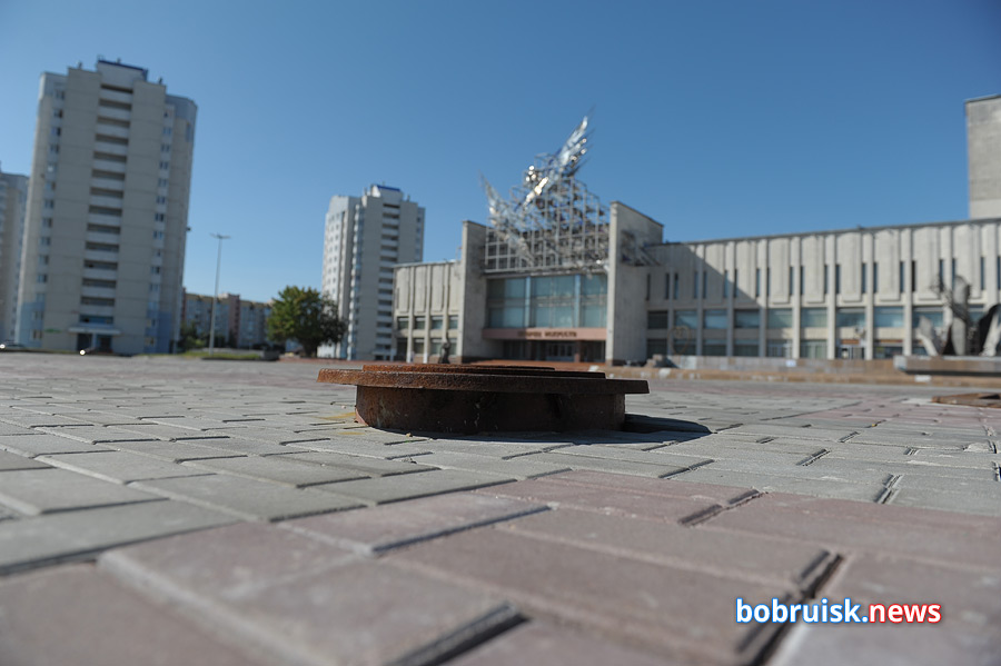 Площадка возле Дворца искусств в Бобруйске — ремонт заглох?