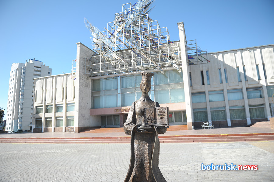 Площадка возле Дворца искусств в Бобруйске — ремонт заглох?