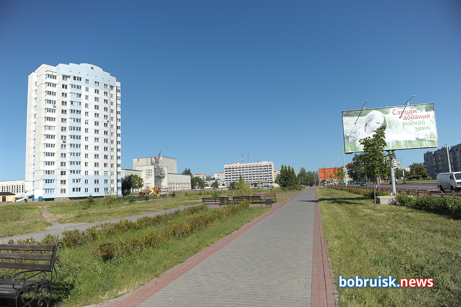 Площадка возле Дворца искусств в Бобруйске — ремонт заглох?