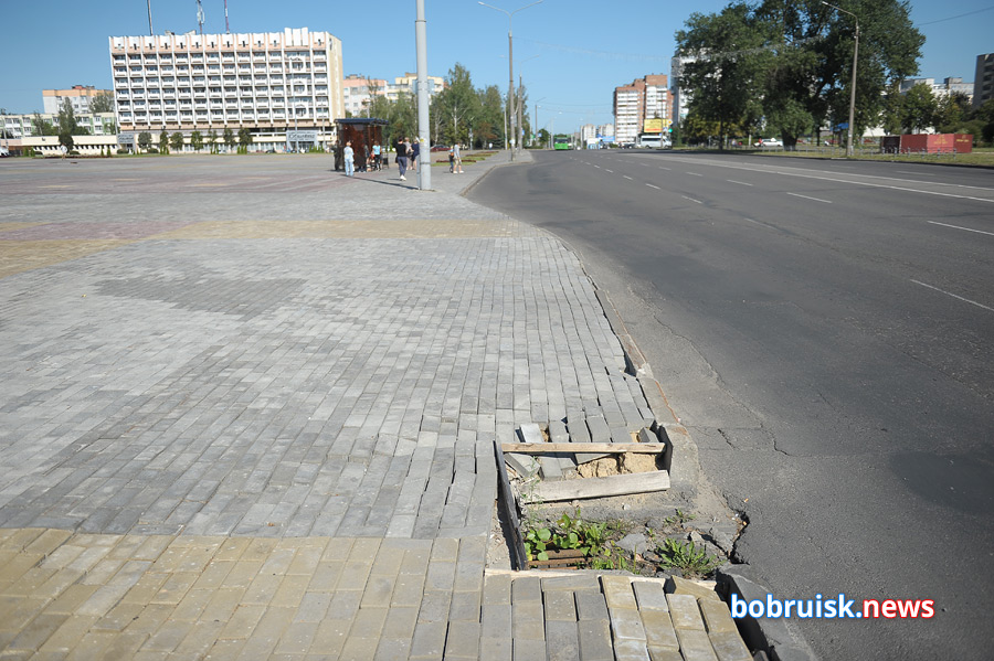 Площадка возле Дворца искусств в Бобруйске — ремонт заглох?