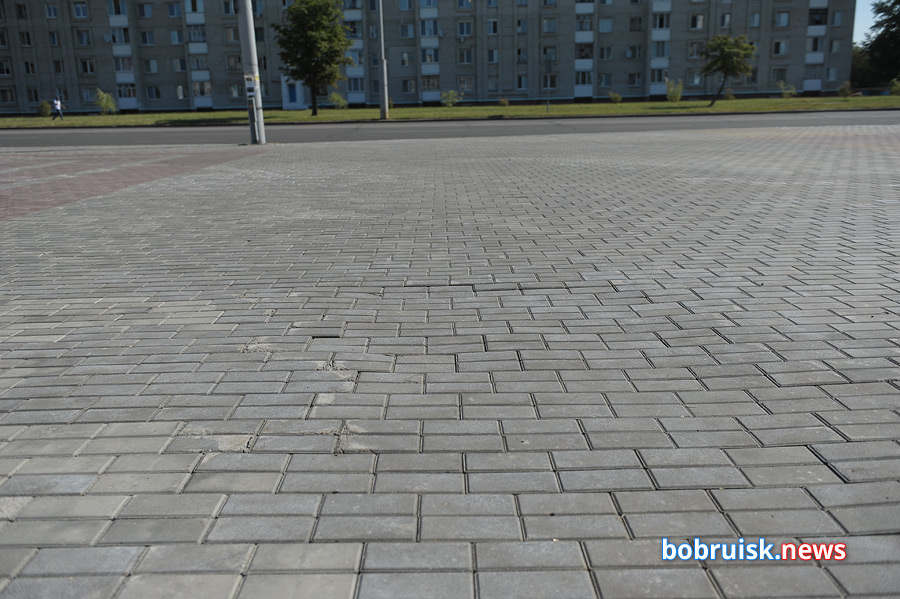 Площадка возле Дворца искусств в Бобруйске — ремонт заглох?