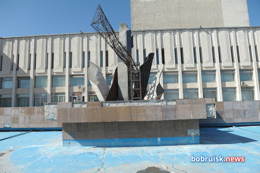 Площадка возле Дворца искусств в Бобруйске — ремонт заглох?
