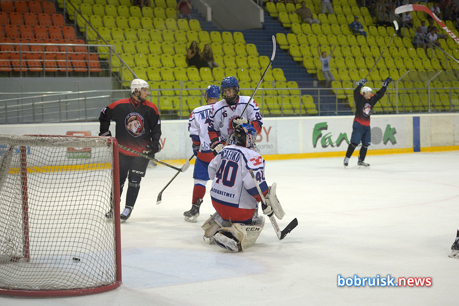 В стартовом матче ХК «Бобруйск» угодил под «Локомотив»