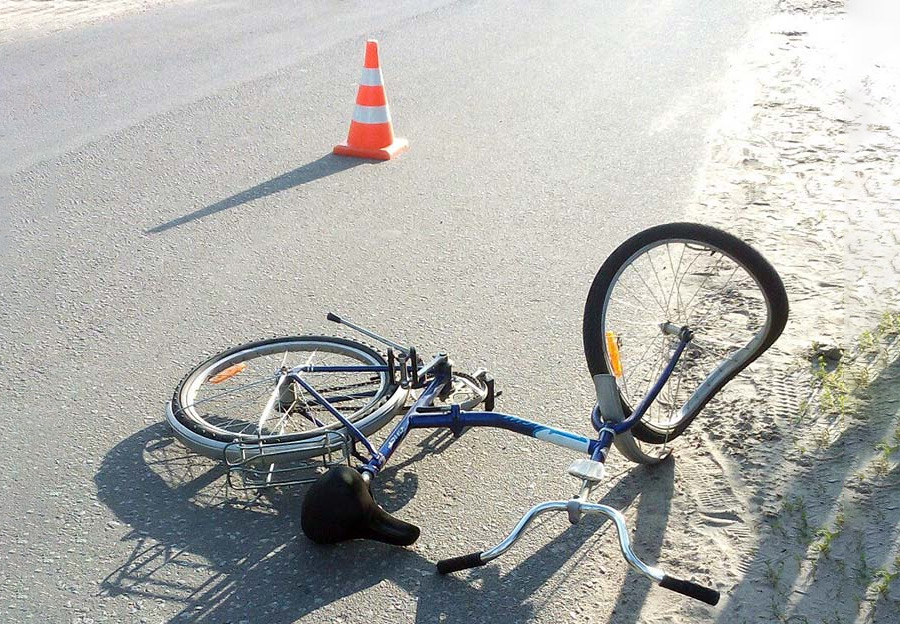 В Бобруйском районе автомобиль сбил велосипедиста