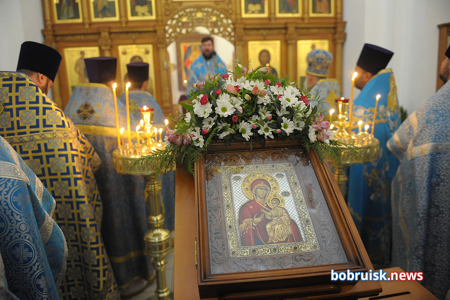 Отметили день рождения прихода храма в честь Иверской иконы Божией Матери