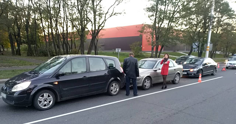 В Бобруйске столкнулись три автомобиля