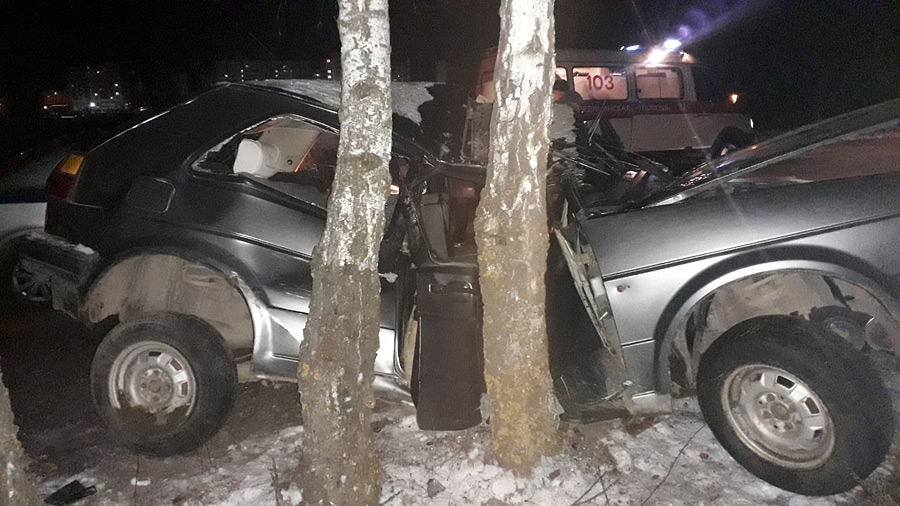 «Пьяное» ДТП в Бобруйске: машина сложилась вдвое, пассажир в больнице