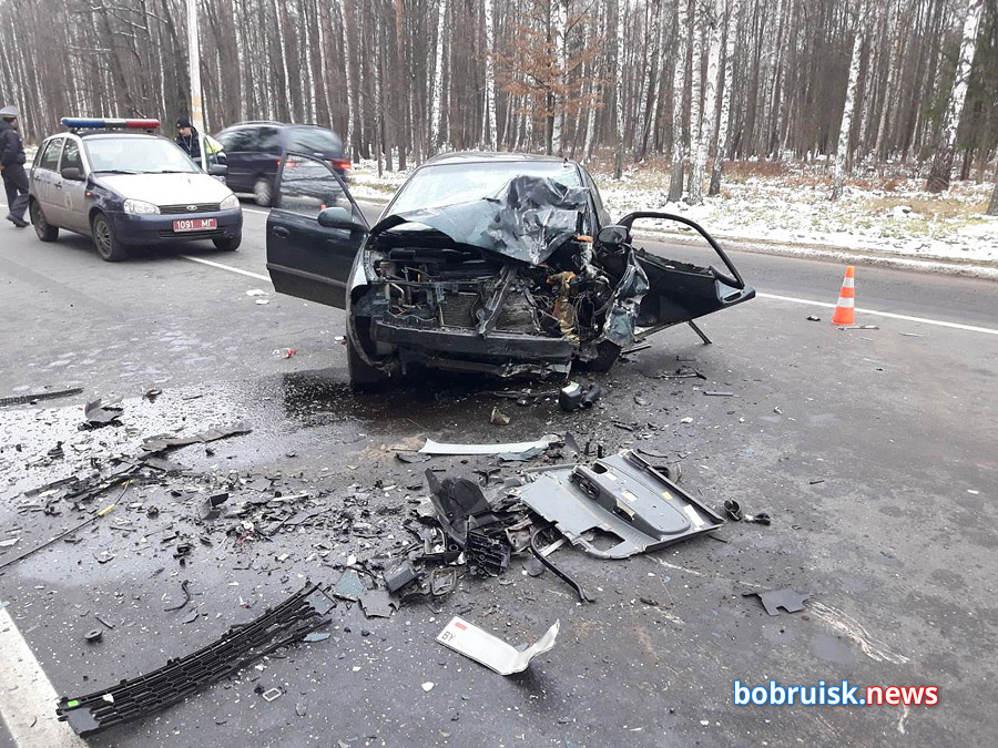 Авария на выезде из Бобруйска: машины смяты, водители - в больнице