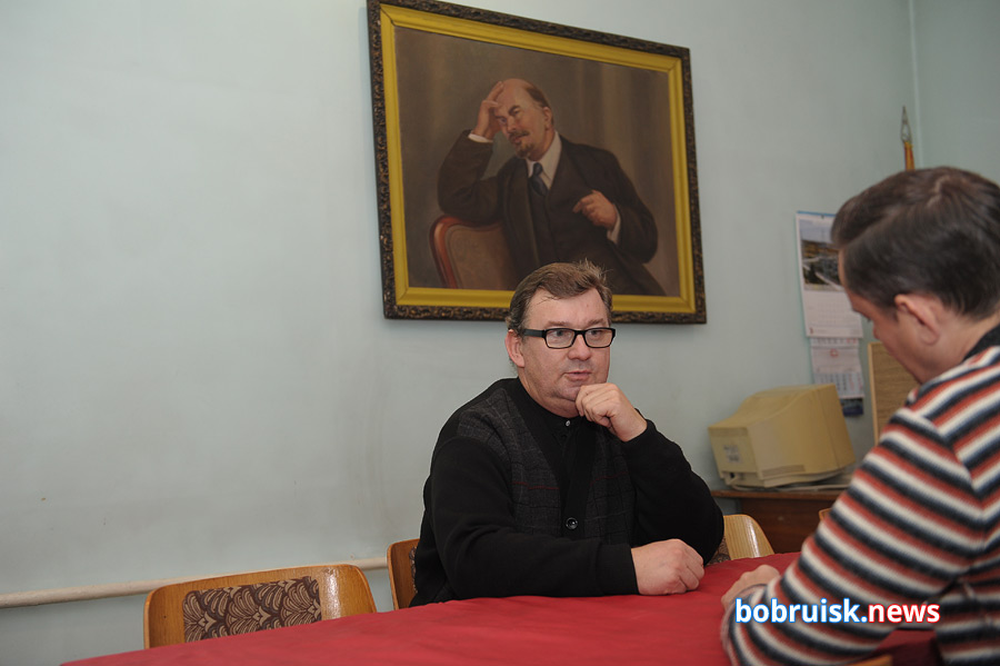 Лидер бобруйских коммунистов — о белорусском капитализме, «кухонной» политике и «красных» юбилеях