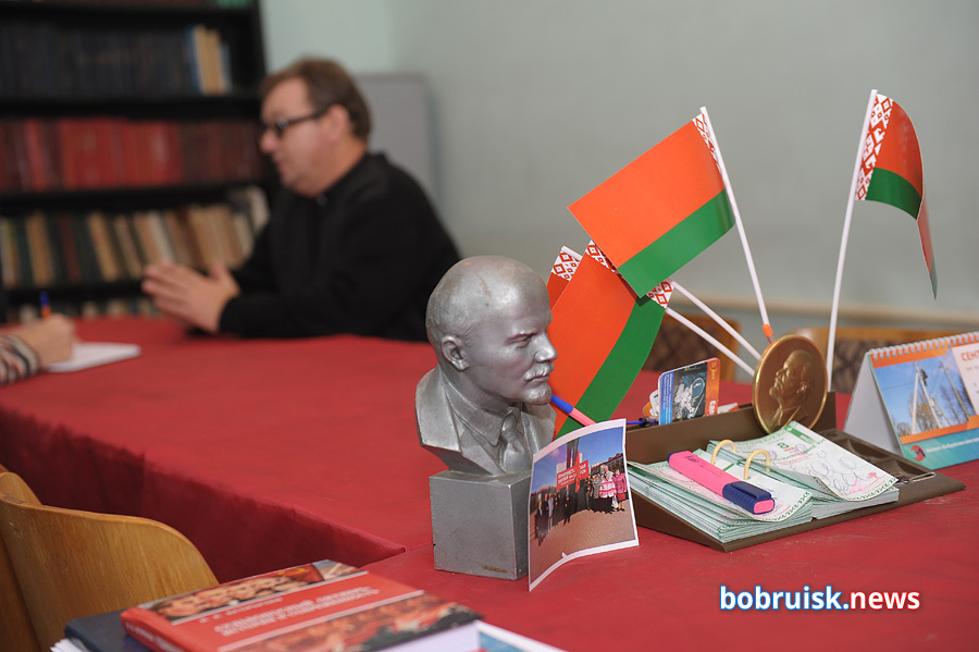 Лидер бобруйских коммунистов — о белорусском капитализме, «кухонной» политике и «красных» юбилеях