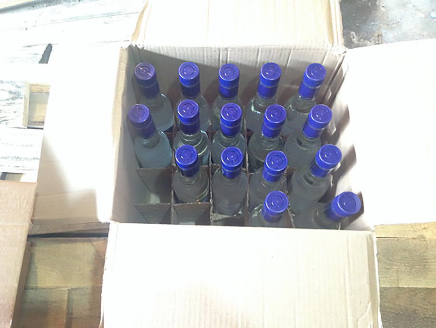 В гараже у бобруйчанки обнаружено и изъято 390 литров спирта и 60 бутылок водки
