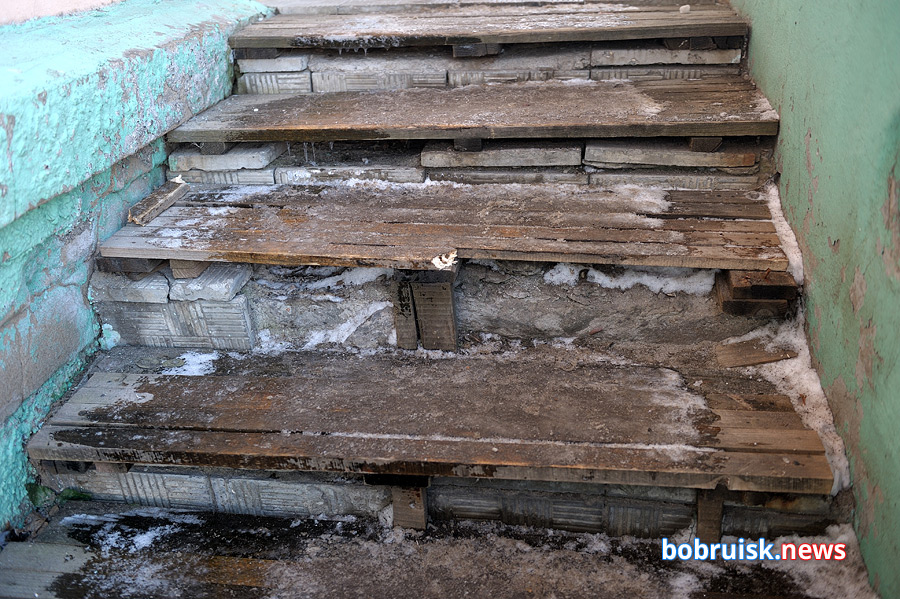 «Коммерческий на связи». Ступеньки отремонтируют!