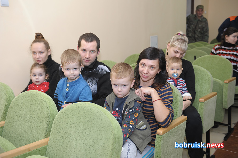 Бобруйский Дед Мороз пришел к детям в больницу по новому адресу