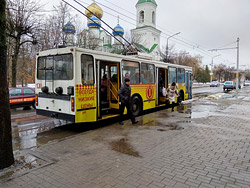 Разыскивается женщина, которой стало плохо в троллейбусе