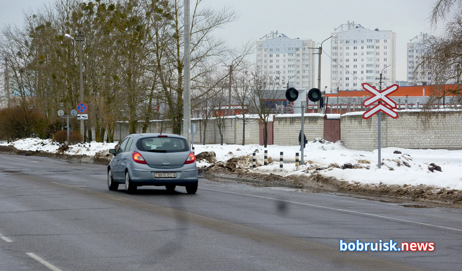 На улице 50 лет ВЛКСМ в Бобруйске – массовый демонтаж дорожных знаков