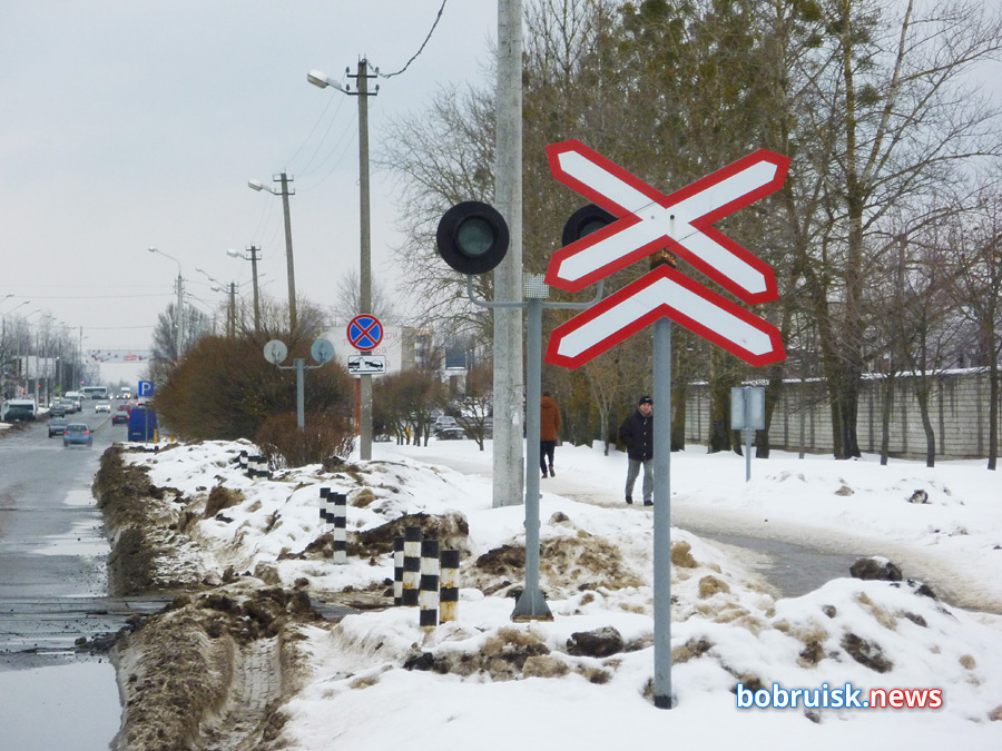 На улице 50 лет ВЛКСМ в Бобруйске – массовый демонтаж дорожных знаков