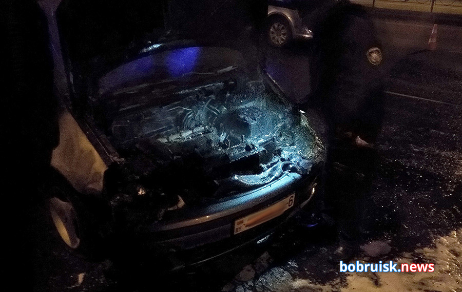 Ночью по бобруйским улицам ехал горящий автомобиль. Что случилось?