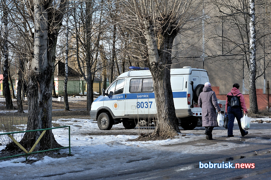 На улице Лынькова пенсионер выпал из окна пятого этажа