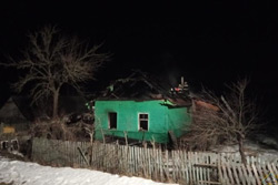 Два человека погибли ночью на пожаре в Кировске