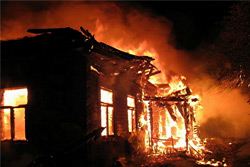Сотрудники Бобруйского горотдела охраны спасли пенсионера из огня