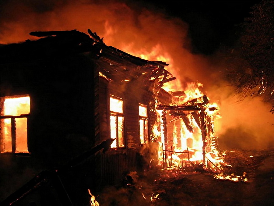 Сотрудники Бобруйского горотдела охраны спасли пенсионера из огня