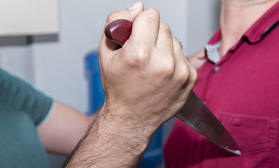 Бобруйчанин ударил сына ножом в грудь