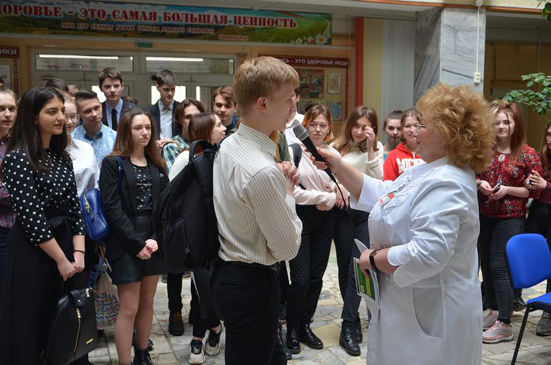 В День Конституции юным бобруйчанам измерили давление