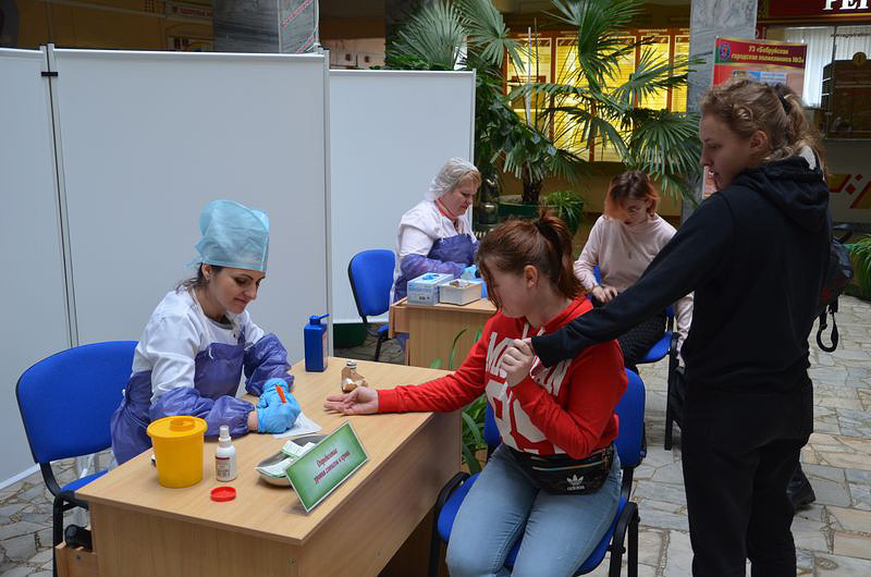 В День Конституции юным бобруйчанам измерили давление