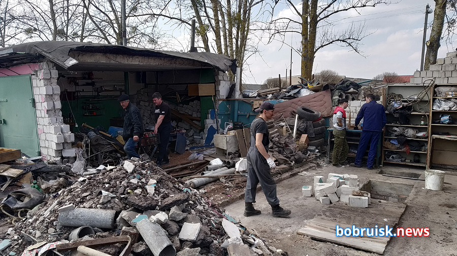 Минус три гаража. Что происходит на месте взрыва в ГСК?