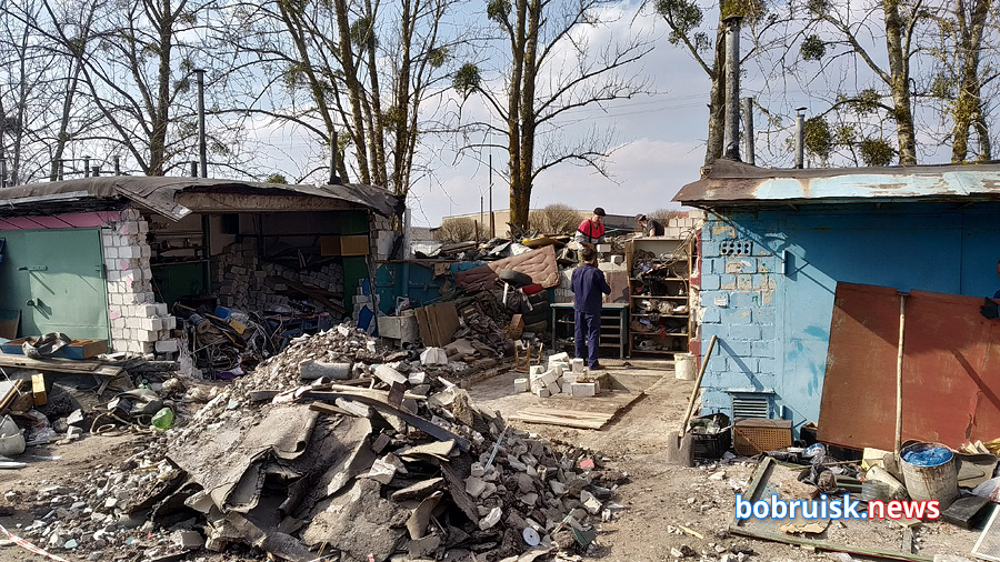 Минус три гаража. Что происходит на месте взрыва в ГСК?