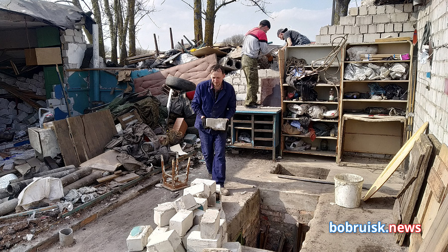 Минус три гаража. Что происходит на месте взрыва в ГСК?