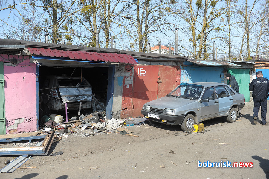 В гаражном массиве жилого района Бобруйска прогремел взрыв. Погиб человек