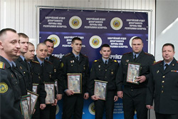 Медаль от МЧС, благодарность от ГАИ: награды для сотрудников Бобруйского отдела Департамента охраны