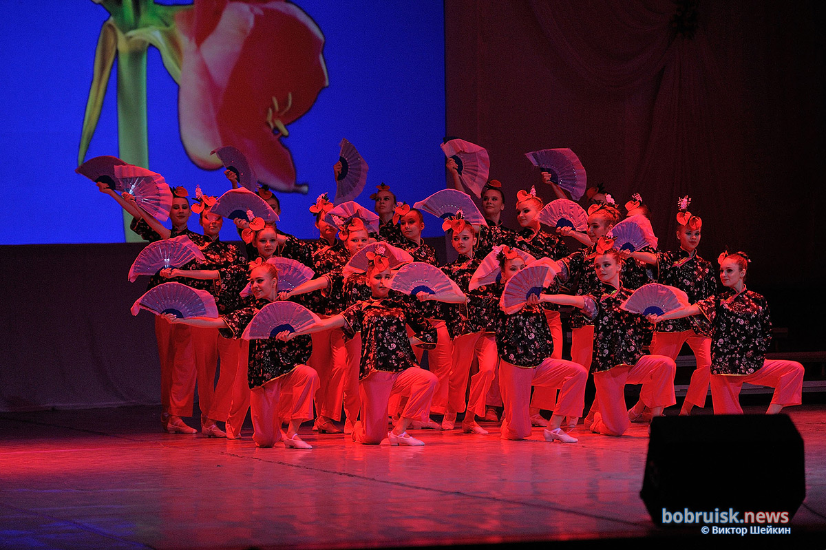 Фоторепортаж с праздничного концерта бобруйской гимназии-колледжа искусств
