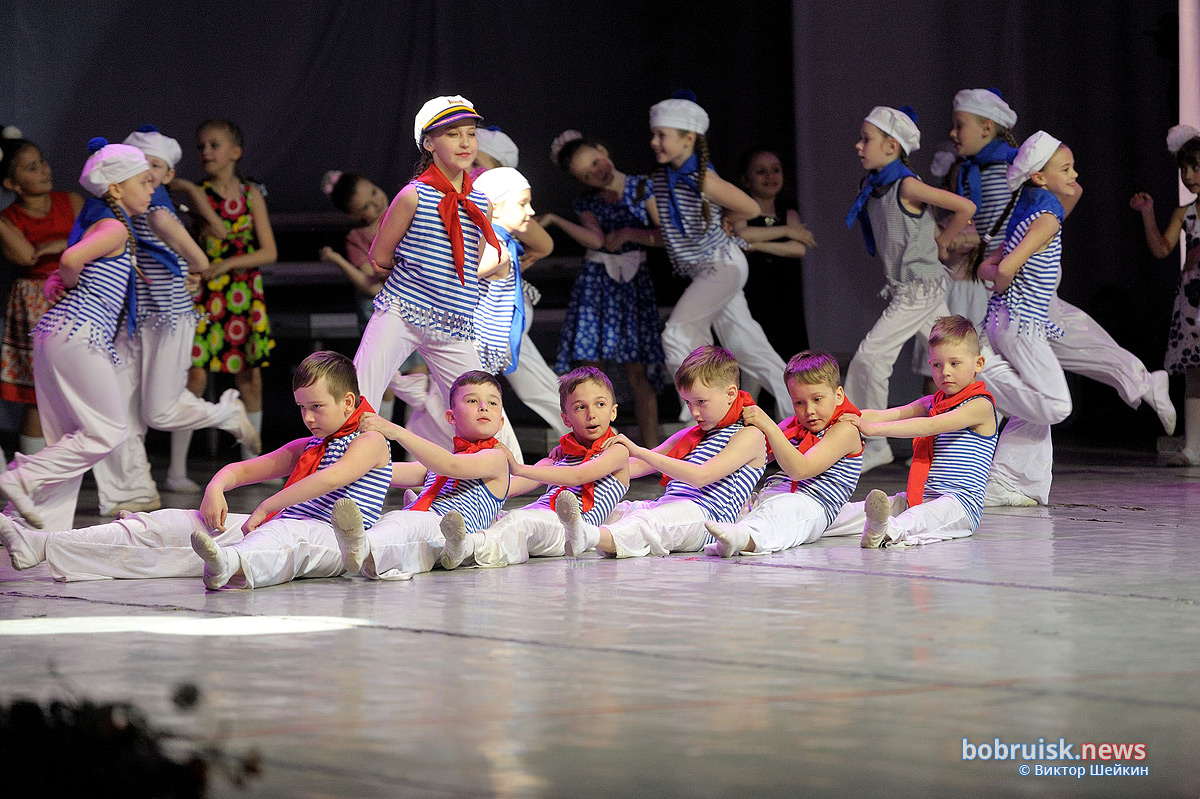 Фоторепортаж с праздничного концерта бобруйской гимназии-колледжа искусств