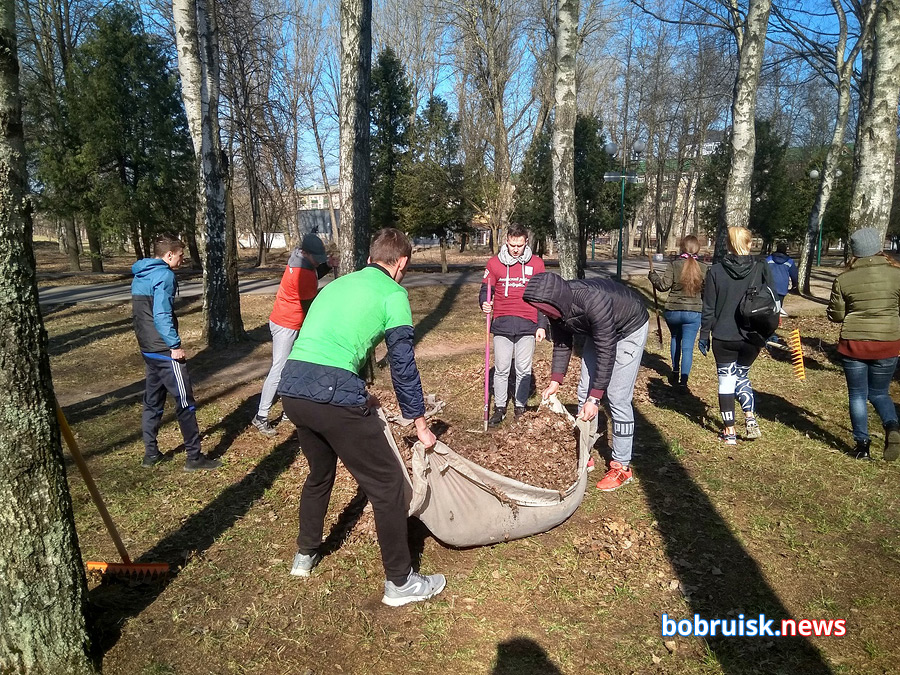 В последнюю субботу марта активисты БРСМ собрались в бобруйском парке