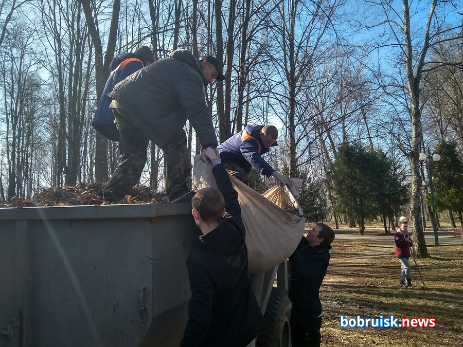 В последнюю субботу марта активисты БРСМ собрались в бобруйском парке
