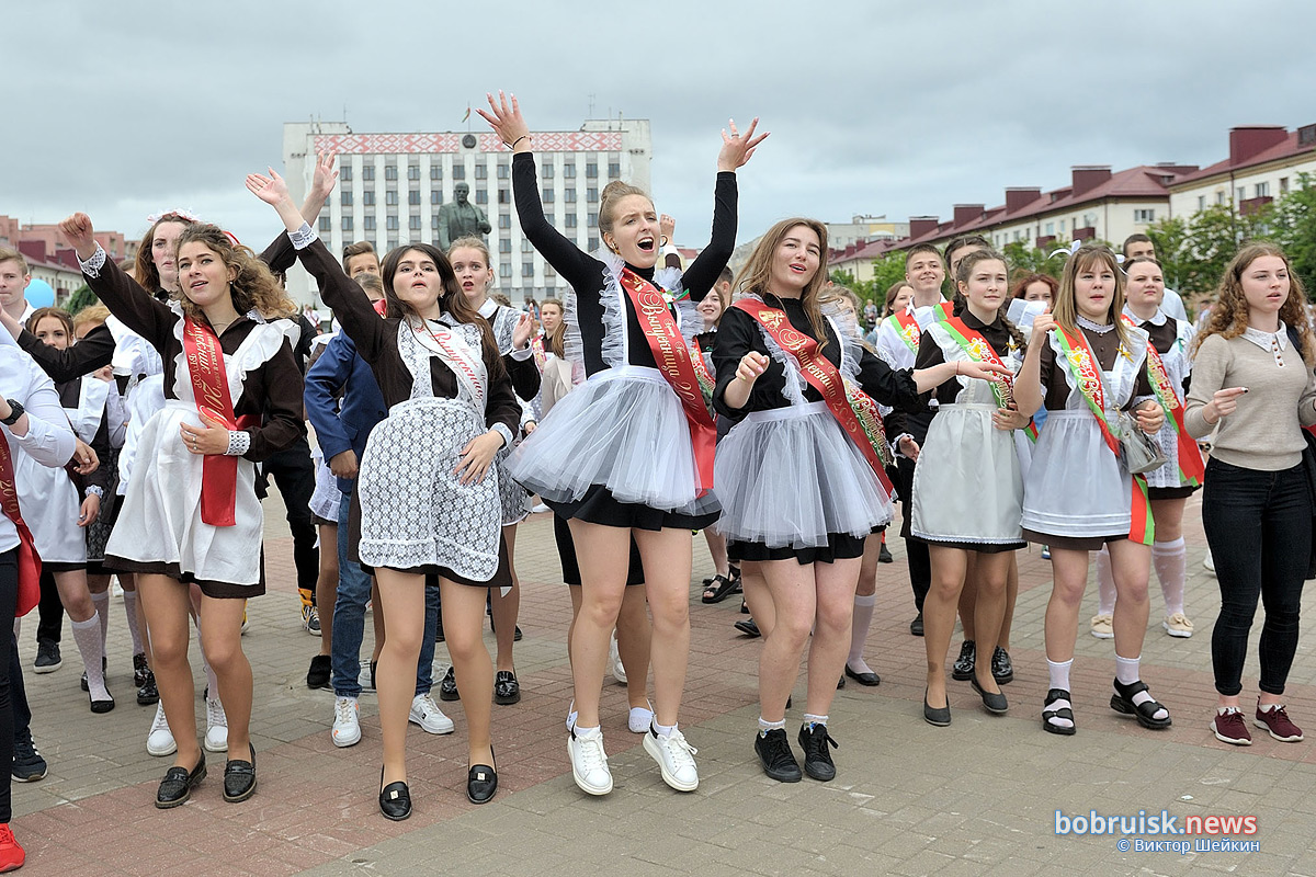 Стало известно, когда прозвенит последний звонок